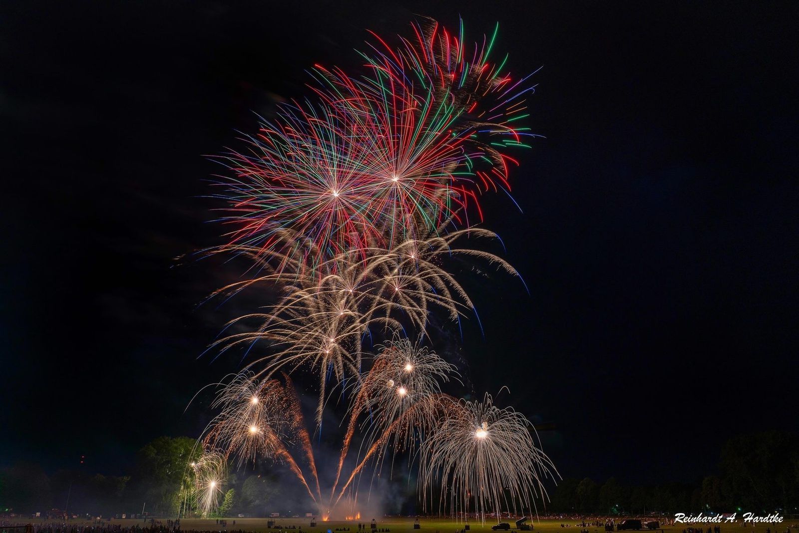 Feuerwerk über dem Wasser